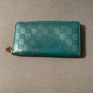 AUTHENTIC GUCCI ZIP AROUND WALLET